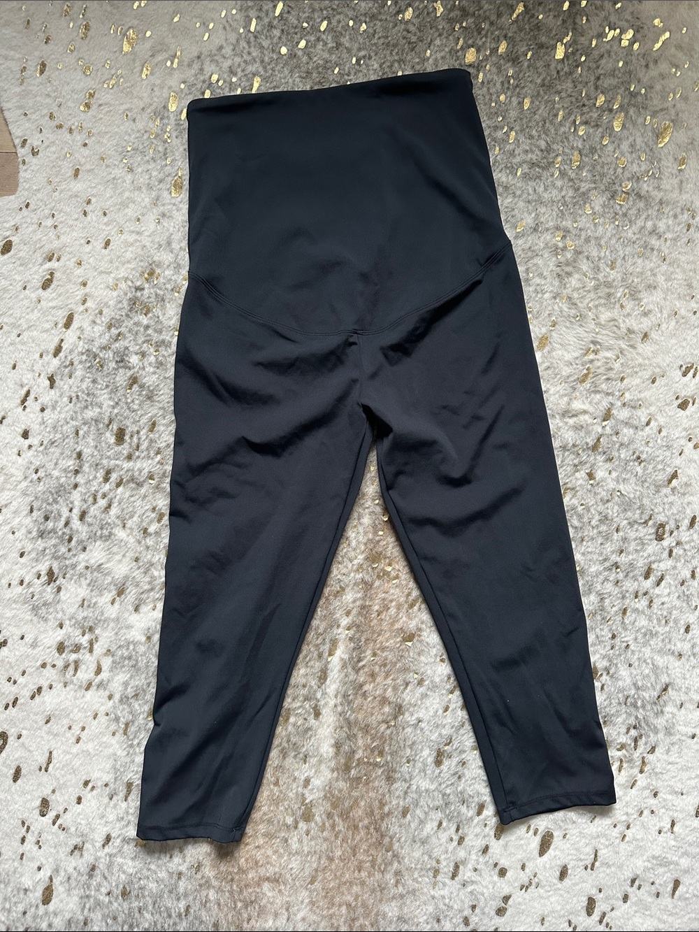NWOT Amazon Essentials Maternity Capri Leggings